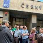 Cyklus komentovaných vycházek – Místa bojů Pražského povstání – zahájen u budovy rozhlasu