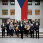 V Armádním muzeu Žižkov převzali hrdinové třetího odboje dekrety a pamětní odznaky za protikomunistický odboj V Armádním muzeu Žižkov převzali hrdinové třetího odboje dekrety a pamětní odznaky za protikomunistický odboj