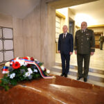 Památce padlých vojáků se na Vítkově poklonil ministr obrany Památce padlých vojáků se na Vítkově poklonil ministr obrany