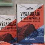 V atriu Armádního muzea Žižkov se křtila kniha historika Jiřího Plachého Výsadkáři v týlu nepřítele