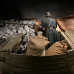 Poslední měsíc výstavy „1945 – Voláme všechny Čechy!“. Navštívit ji můžete do 8. května 2026 Poslední měsíc výstavy „1945 – Voláme všechny Čechy!“. Navštívit ji můžete do 8